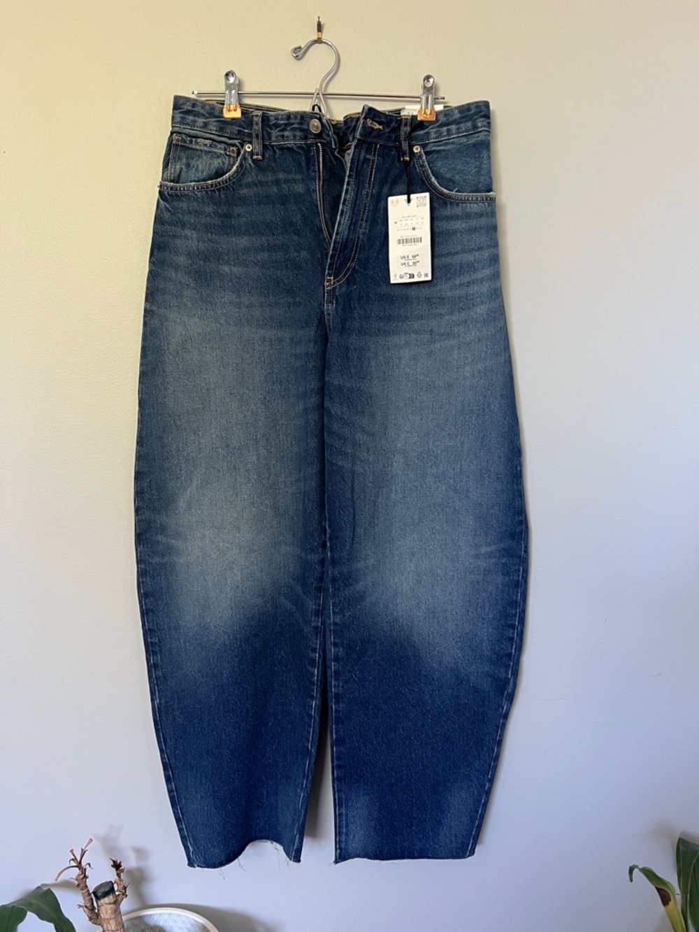 Dark Blue High-Waist Barrel Jeans(Zara)